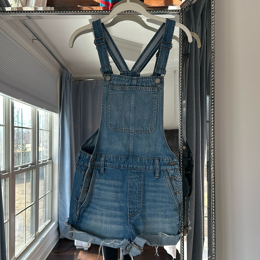 Classic Madewell, short denim overalls size extra small
